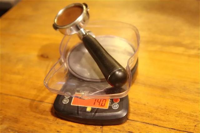 意式咖啡 | 如何通过判断浓缩咖啡的品质来调整研磨度?