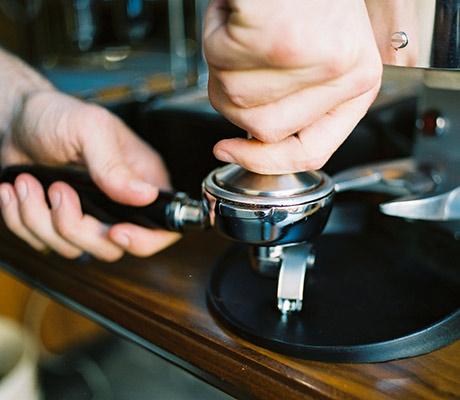 家用咖啡机哪个好?咖啡机这么用简单又上手!