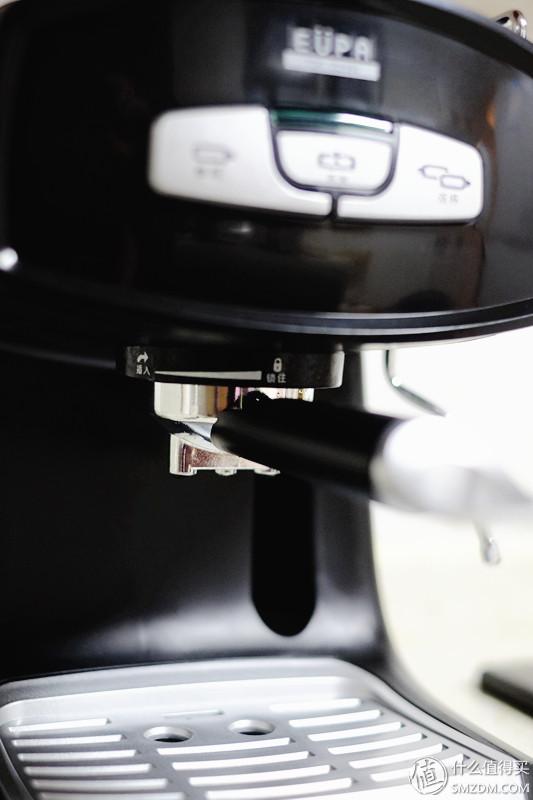 玩具机也能玩出样 篇一：EUPA 灿坤 TSK-1826B4 意式高压蒸汽半自动咖啡机
