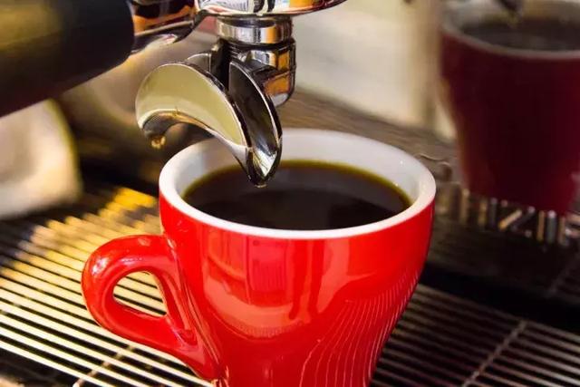 咖啡机竟然只有手机大小?轻轻一压就是一杯纯正咖啡