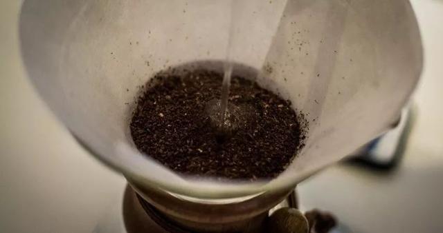 最合适冲咖啡的水是怎样的？手冲和意式用的水一样吗？