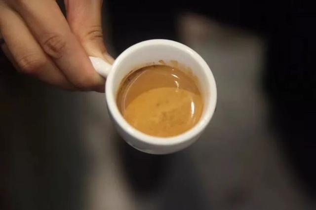 拿铁咖啡|热拿铁和冰拿铁的做法,在家就能学会!