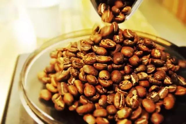 你以为摩卡咖啡真的只是加了热巧克力的咖啡吗?