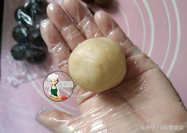 摩卡咖啡月饼的做法,绵滑细腻,不烤不蒸,好吃不上火,简单易做