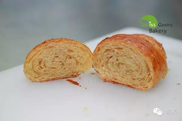 最经典优雅的「蒂凡尼的早餐」——牛角面包与美式咖啡