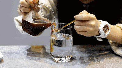 会变色的美式咖啡!我们把这间店里咖啡师自己的隐藏菜单扒出来了