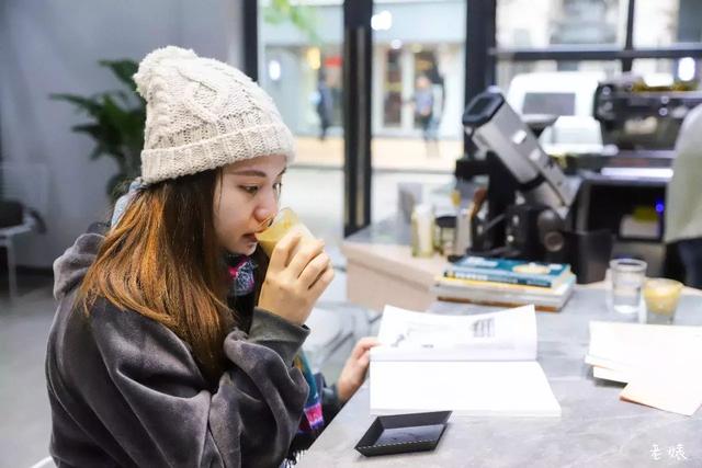 会变色的美式咖啡!我们把这间店里咖啡师自己的隐藏菜单扒出来了