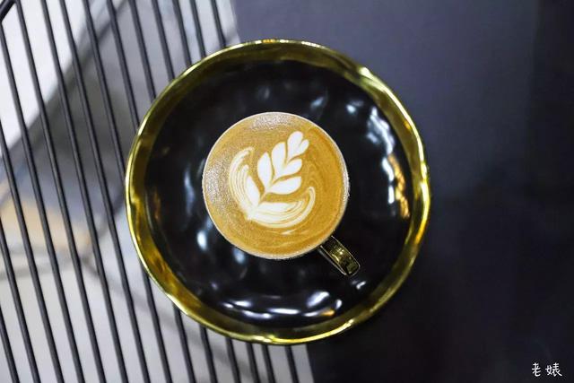 会变色的美式咖啡!我们把这间店里咖啡师自己的隐藏菜单扒出来了