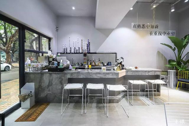 会变色的美式咖啡!我们把这间店里咖啡师自己的隐藏菜单扒出来了