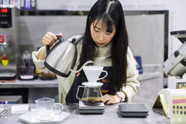 会变色的美式咖啡!我们把这间店里咖啡师自己的隐藏菜单扒出来了