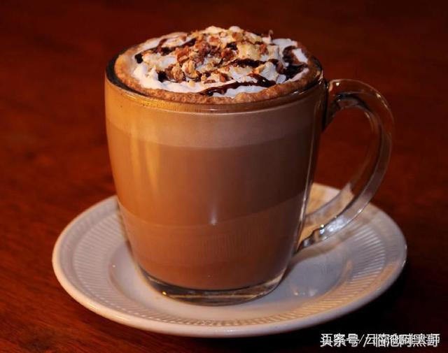 咖啡馆常见的摩卡、拿铁、卡布奇诺咖啡有什么区别