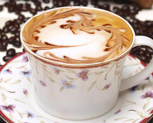 令人陶醉的卡布奇诺咖啡，美味与高贵并重！