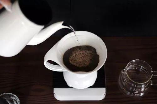 手冲咖啡太难学?五种最受咖啡师喜爱的冲煮器具推荐!