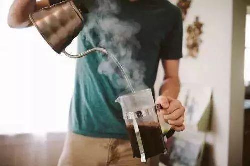 总觉得咖啡馆的咖啡比较好喝?三个小细节,让你的咖啡变得更好喝!