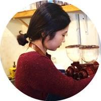 这咖啡馆没有点心,只有四张桌子,单凭一套手冲工具,足足营业了5年