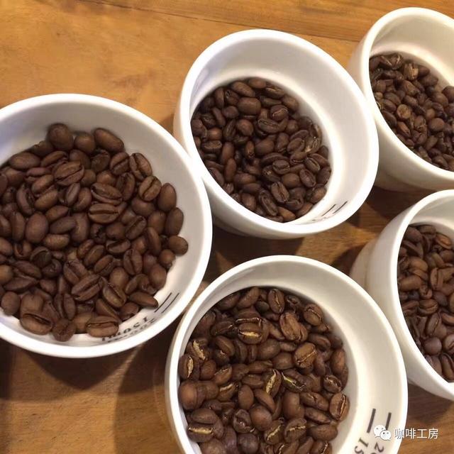 这咖啡馆没有点心,只有四张桌子,单凭一套手冲工具,足足营业了5年