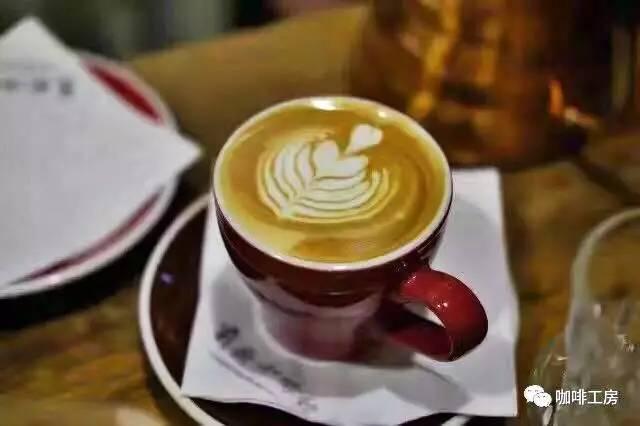 这咖啡馆没有点心,只有四张桌子,单凭一套手冲工具,足足营业了5年