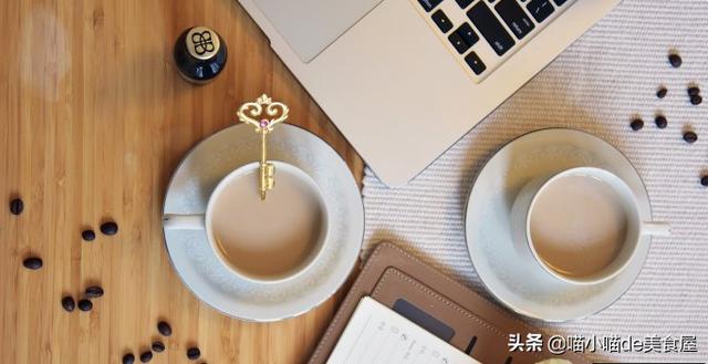 百利甜咖啡：一杯带劲的拿铁咖啡