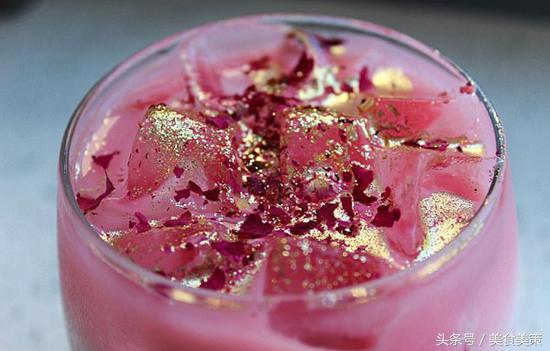 加了纯金的拿铁咖啡你见过吗？这可能是生平所见最奢侈的咖啡