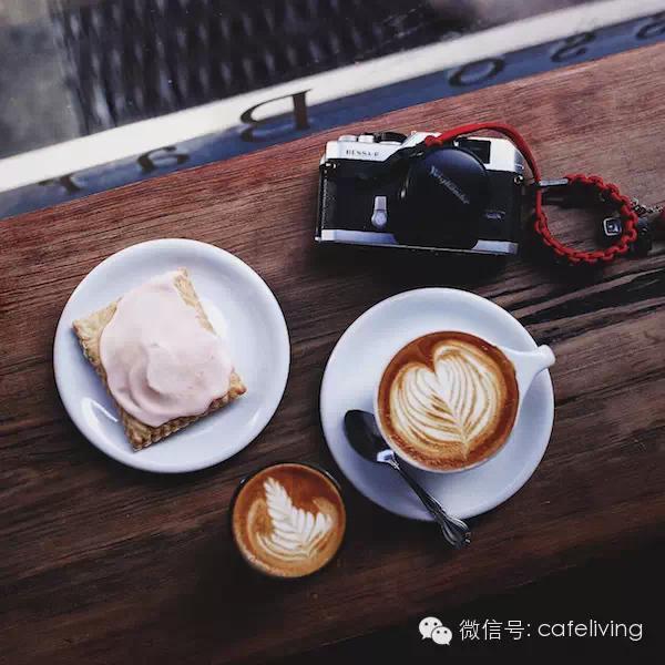 去纽约，和女神品10杯令人赞叹不已的拿铁咖啡