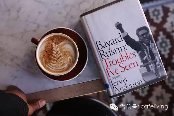 去纽约，和女神品10杯令人赞叹不已的拿铁咖啡