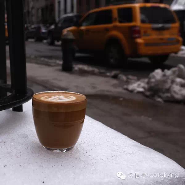 去纽约，和女神品10杯令人赞叹不已的拿铁咖啡