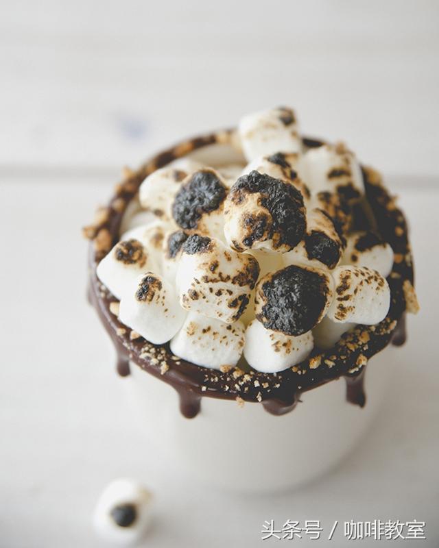 2款适合咖啡馆的热饮:S'mores拿铁咖啡和手工玫瑰红茶拿铁