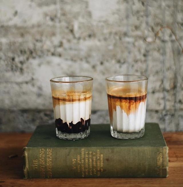 给我一杯拿铁咖啡,不要牛奶!