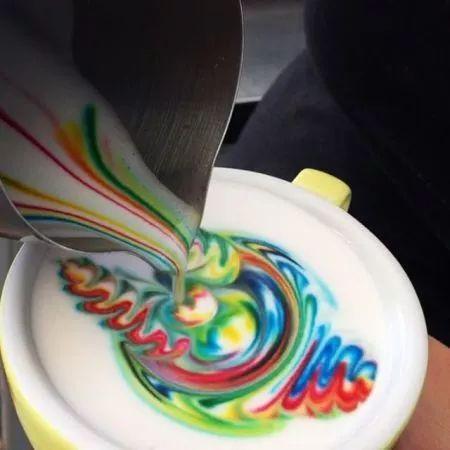 「Latte Art」如何把咖啡拉花玩到极致?