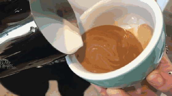 如此精美的咖啡拉花，你还舍得喝吗