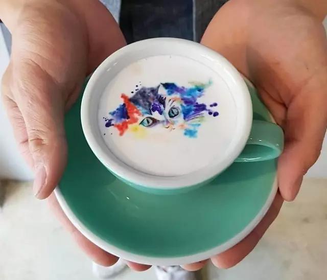 如此精美的咖啡拉花，你还舍得喝吗