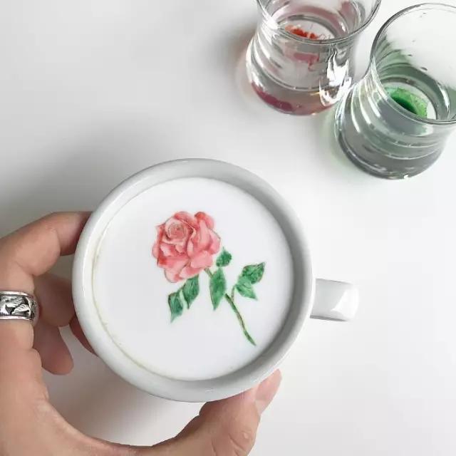 如此精美的咖啡拉花，你还舍得喝吗