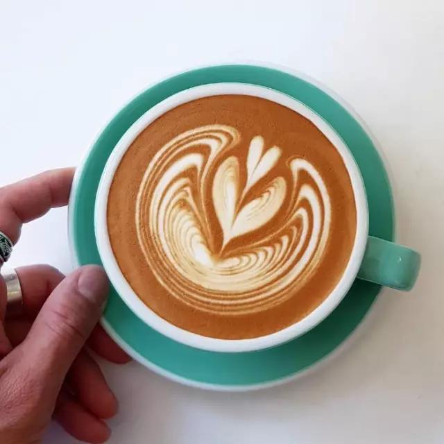 如此精美的咖啡拉花，你还舍得喝吗
