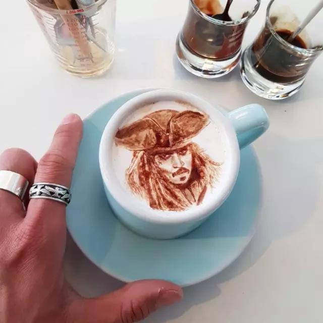 如此精美的咖啡拉花，你还舍得喝吗