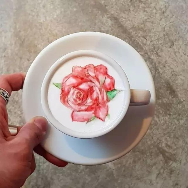 如此精美的咖啡拉花，你还舍得喝吗