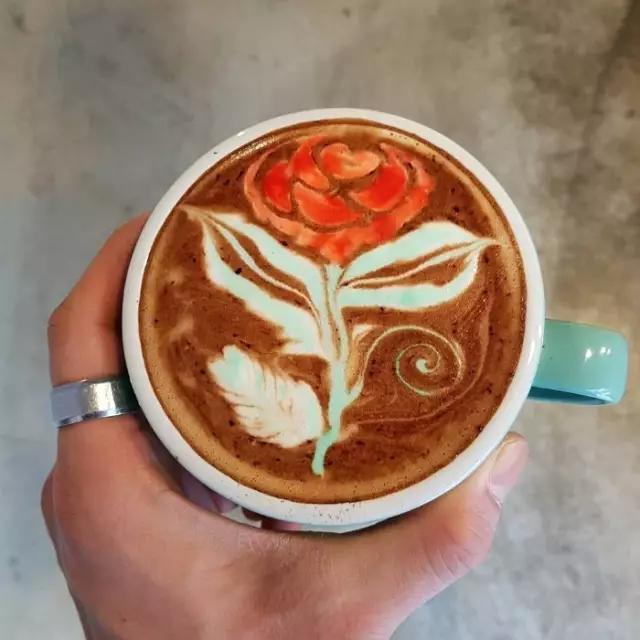 如此精美的咖啡拉花，你还舍得喝吗