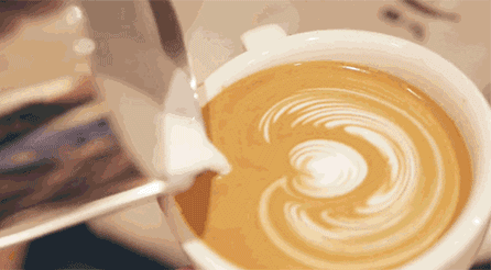 这次教你点厉害的！专业咖啡师也未必会，周末带你学意式咖啡拉花