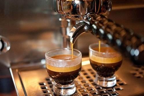 这次教你点厉害的！专业咖啡师也未必会，周末带你学意式咖啡拉花