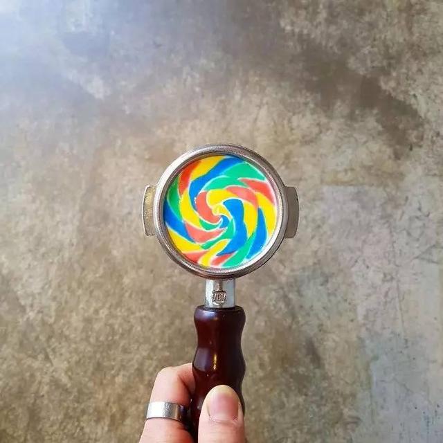 咖啡拉花竟可以美成这样!我以前喝的都是假拉花……