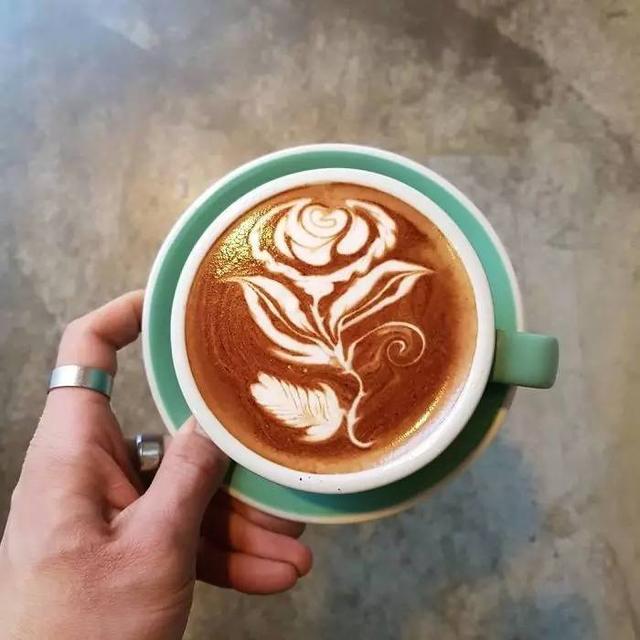 咖啡拉花竟可以美成这样!我以前喝的都是假拉花……