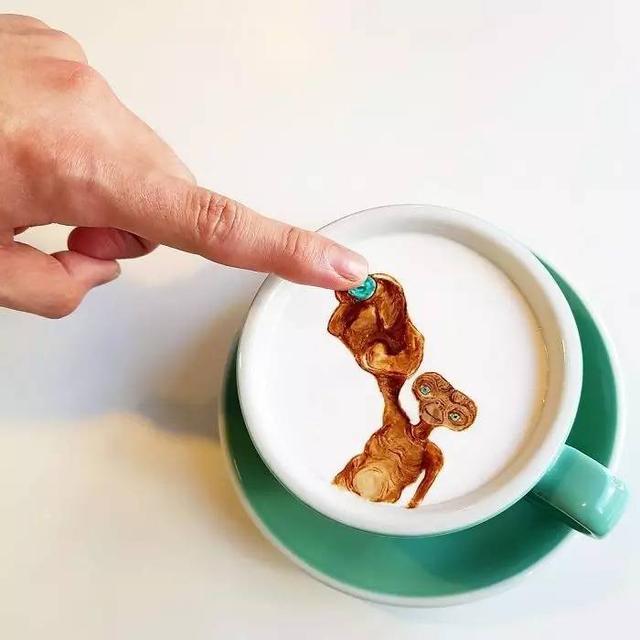 咖啡拉花竟可以美成这样!我以前喝的都是假拉花……