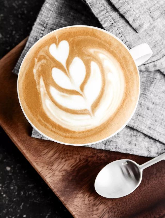 「Latte Art」杯顶上的艺术,咖啡拉花攻略!