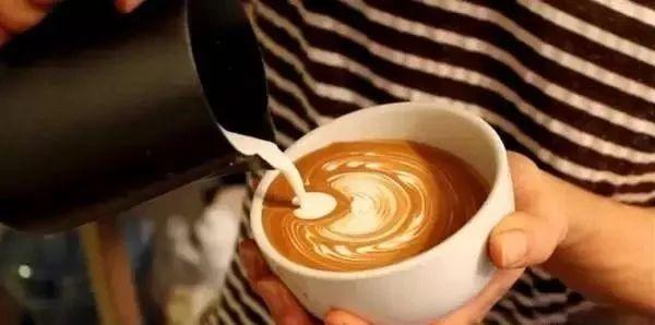 八个实战步骤,迅速提高咖啡拉花技巧