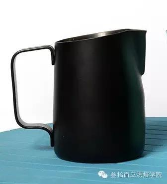 咖啡教程 | 详解拉花轮Vol.3-拉花缸对于咖啡拉花的N种