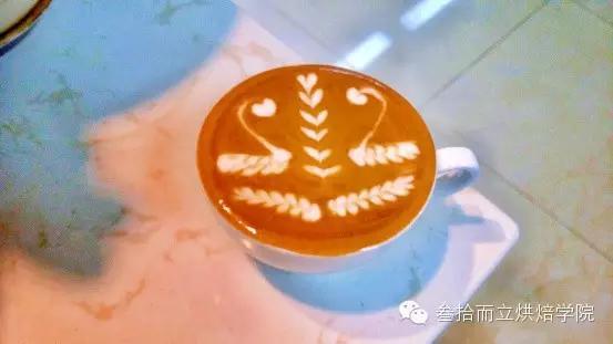 咖啡教程 | 详解拉花轮Vol.3-拉花缸对于咖啡拉花的N种