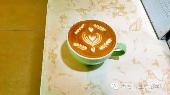 咖啡教程 | 详解拉花轮Vol.3-拉花缸对于咖啡拉花的N种