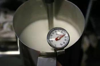 「简易咖啡拉花指南」拉花材料介绍与步骤拆解