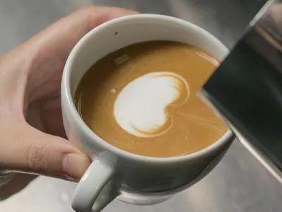 咖啡拉花的时机和原理 | 杯口宽窄、注入高低角度都有影响