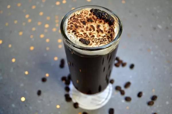 十种调制不难、口味独特的咖啡鸡尾酒送给周末。