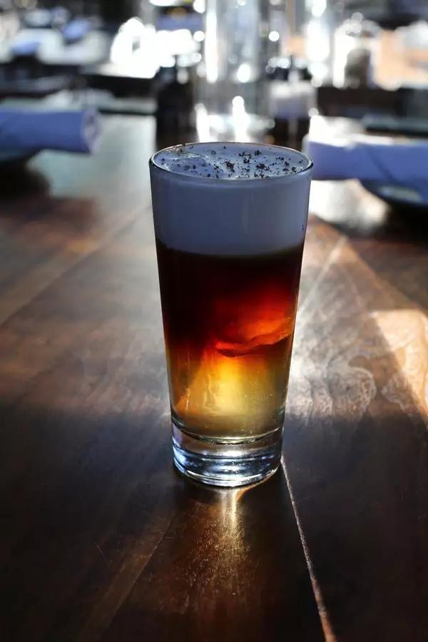 十种调制不难、口味独特的咖啡鸡尾酒送给周末。